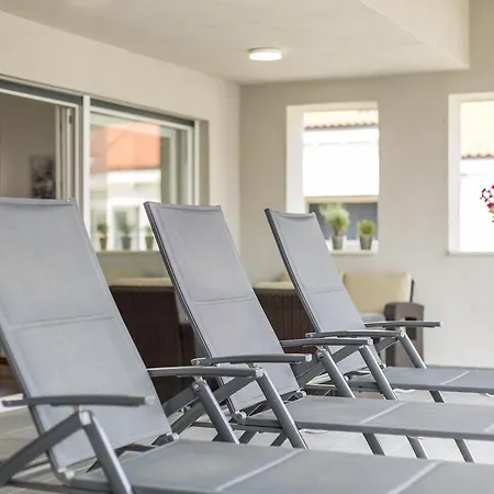 Luxury 3 Bed Apartment, Large Terrace, Pool, Close To And Split! Apartament Podstrana