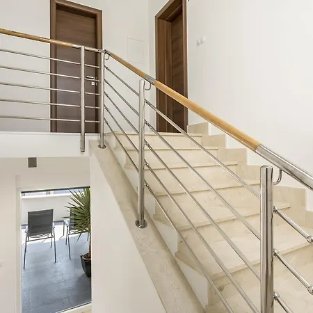 Luxury 3 Bed Apartment, Large Terrace, Pool, Close To And Split! * Podstrana