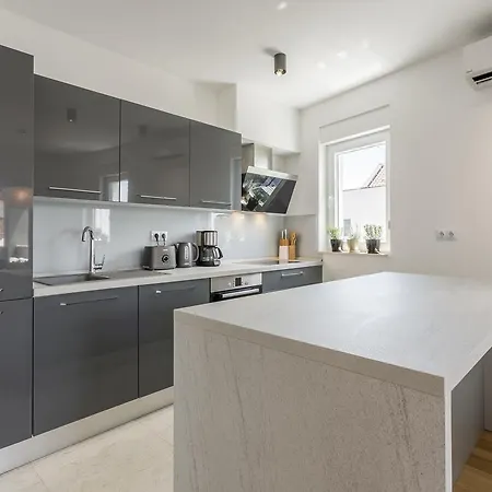 Luxury 3 Bed Apartment, Large Terrace, Pool, Close To And Split! Apartment
