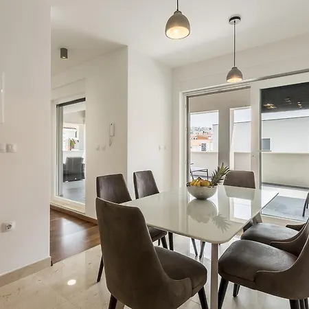 Luxury 3 Bed Apartment, Large Terrace, Pool, Close To And Split! Apartment *