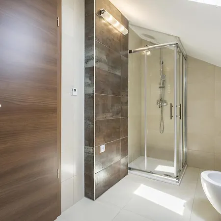 Apartment Luxury 3 Bed Apartment, Large Terrace, Pool, Close To And Split!