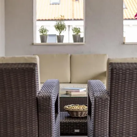Apartment Luxury 3 Bed Apartment, Large Terrace, Pool, Close To And Split! Podstrana