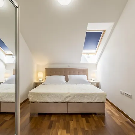 Luxury 3 Bed Apartment, Large Terrace, Pool, Close To And Split! Apartment *