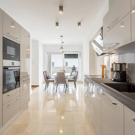 Apartment Luxury 3 Bed Apartment, Large Terrace, Pool, Close To And Split!