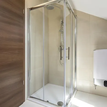 Apartment Luxury 3 Bed Apartment, Large Terrace, Pool, Close To And Split! Podstrana